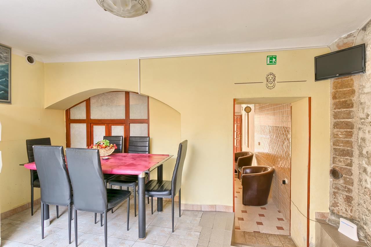 Hostel Pula Exterior photo