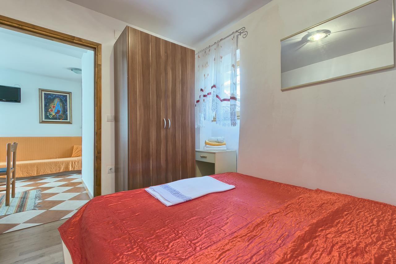 Hostel Pula Exterior photo