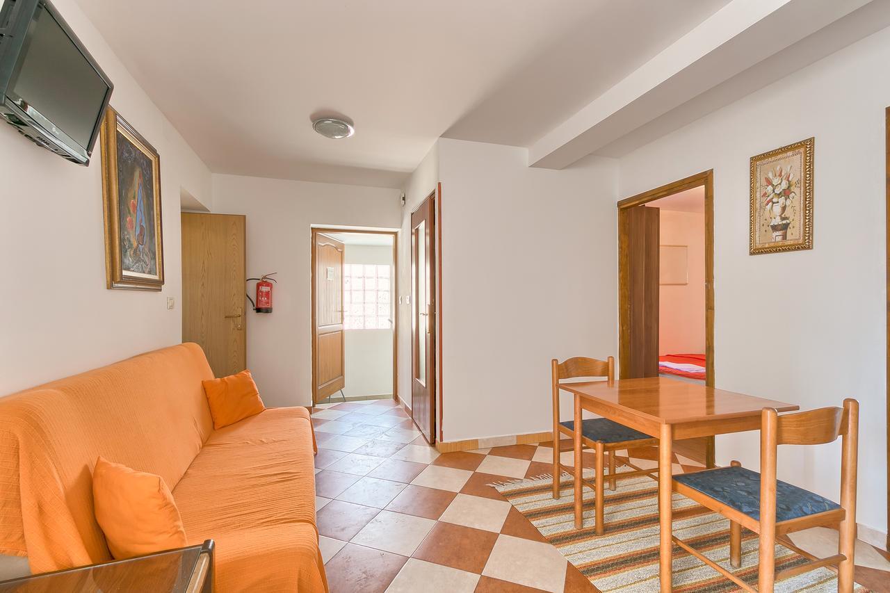 Hostel Pula Exterior photo