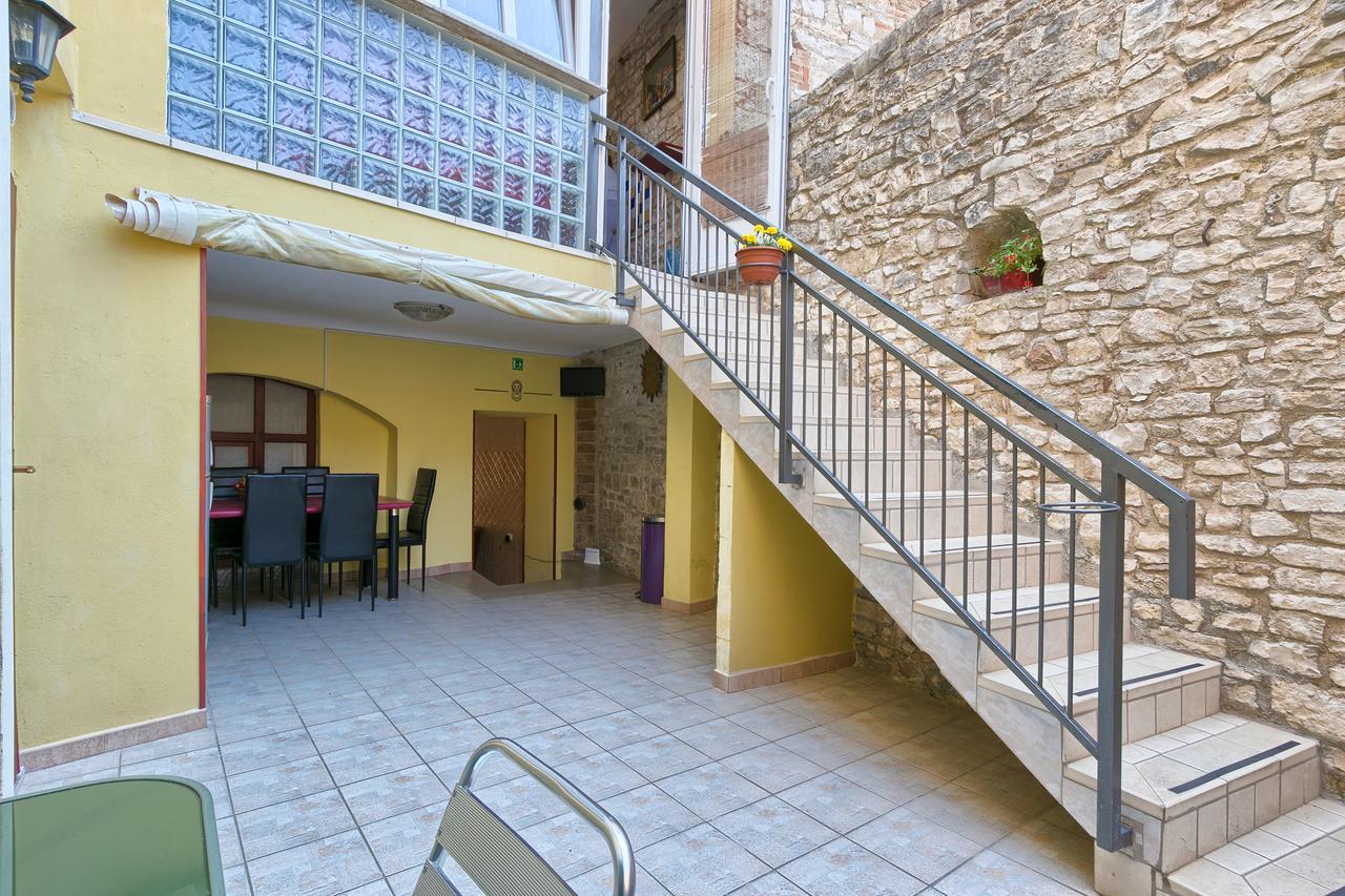 Hostel Pula Exterior photo