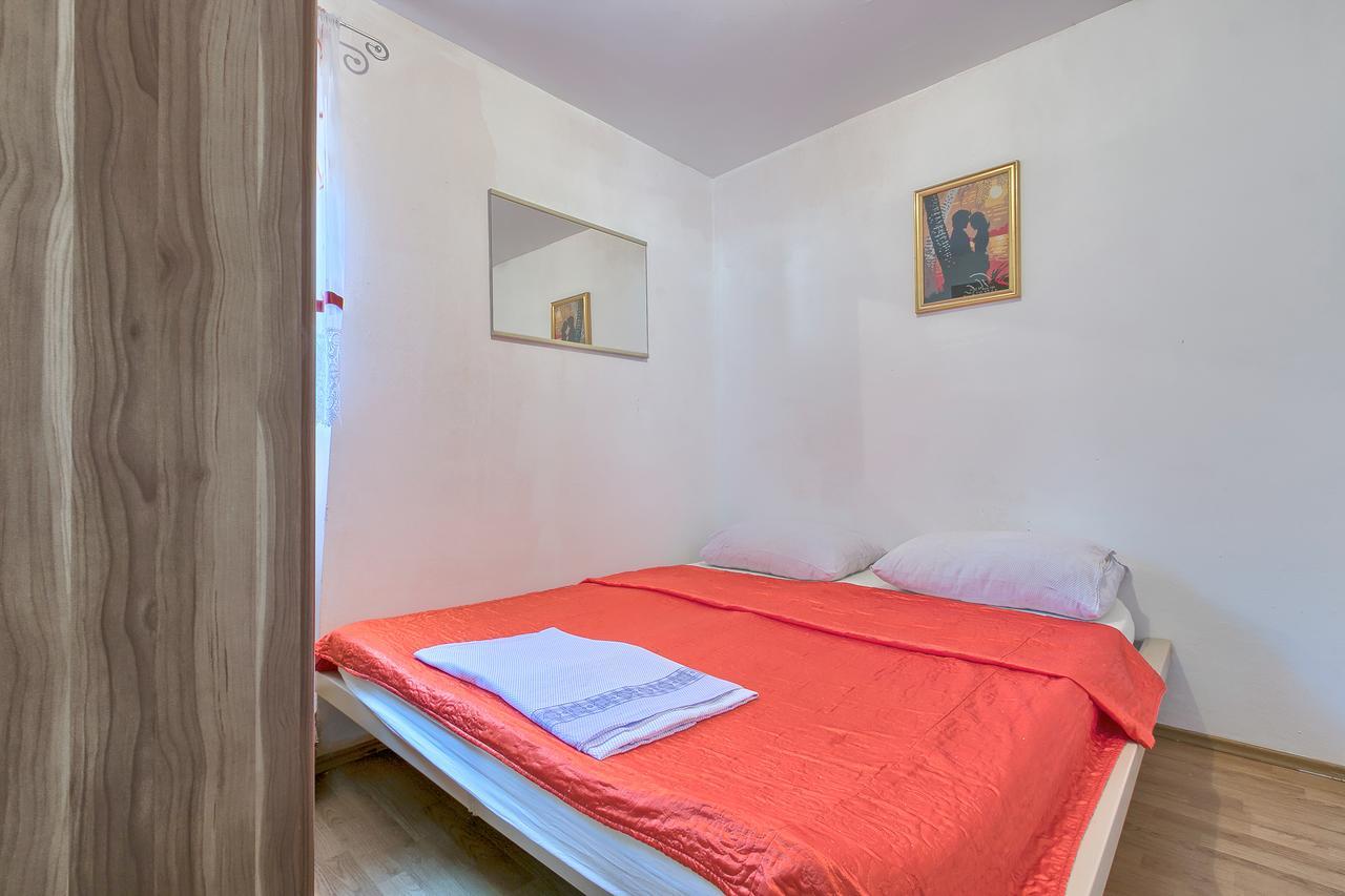 Hostel Pula Exterior photo
