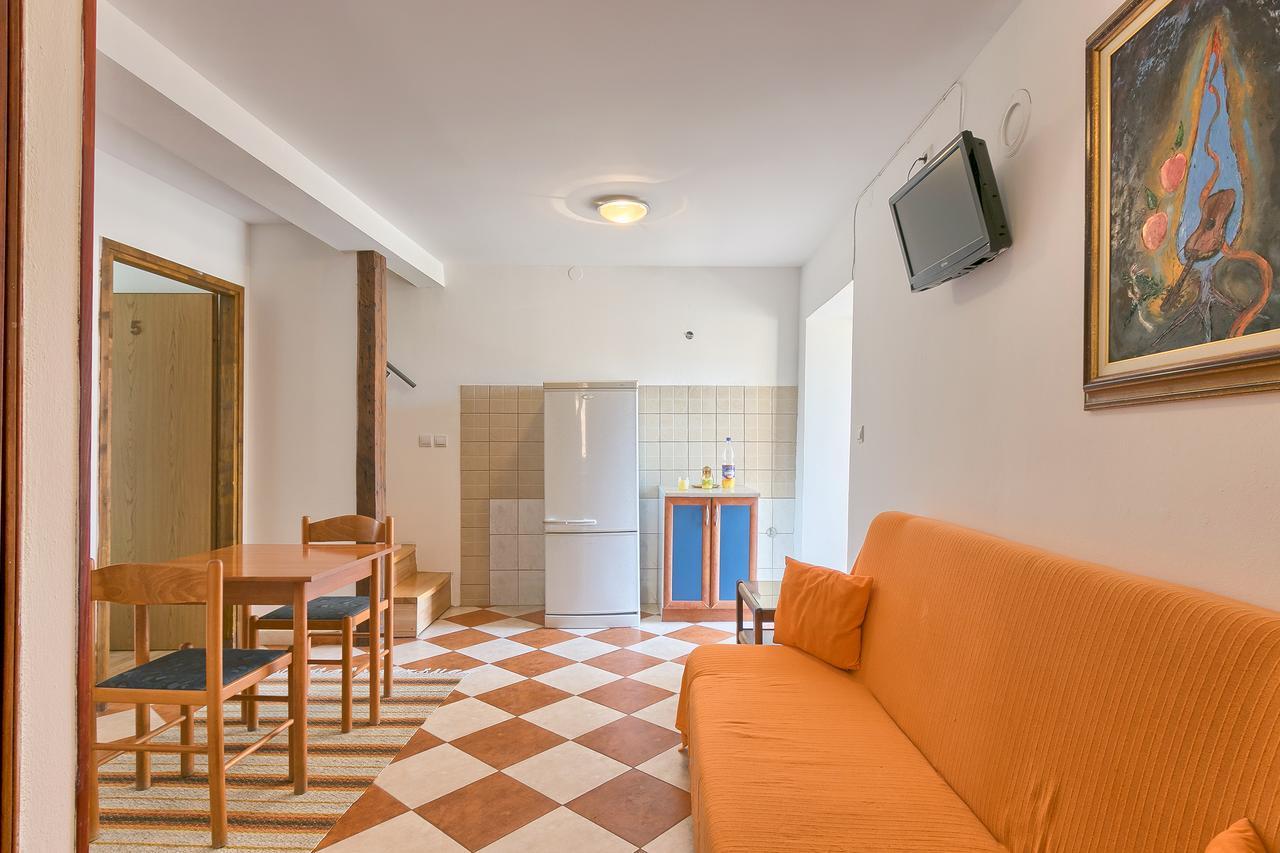 Hostel Pula Exterior photo